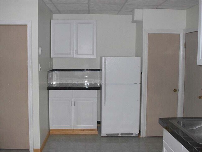 Building Photo - 223 Princeton St