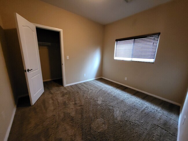 Building Photo - 703 Chepstow Ave