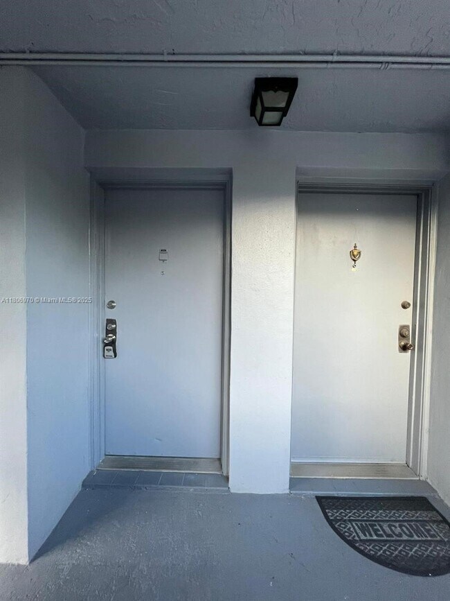 Foto del edificio - 310 Fontainebleau Blvd