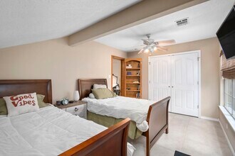 Building Photo - 2 Amber Fire Pl Building Photo - 2 Amber Fire Pl