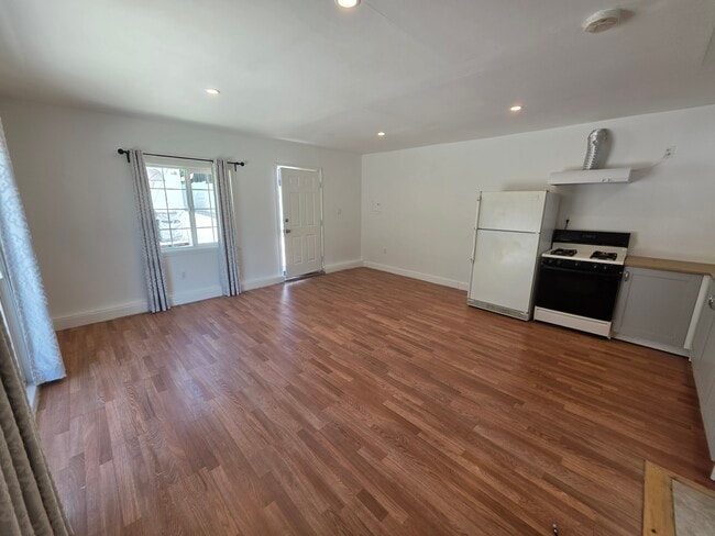 Building Photo - 10533 Nassau Ave
