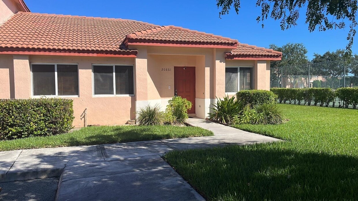 20861 NW 3rd Ln, Pembroke Pines, FL 33029 Townhome Rentals in