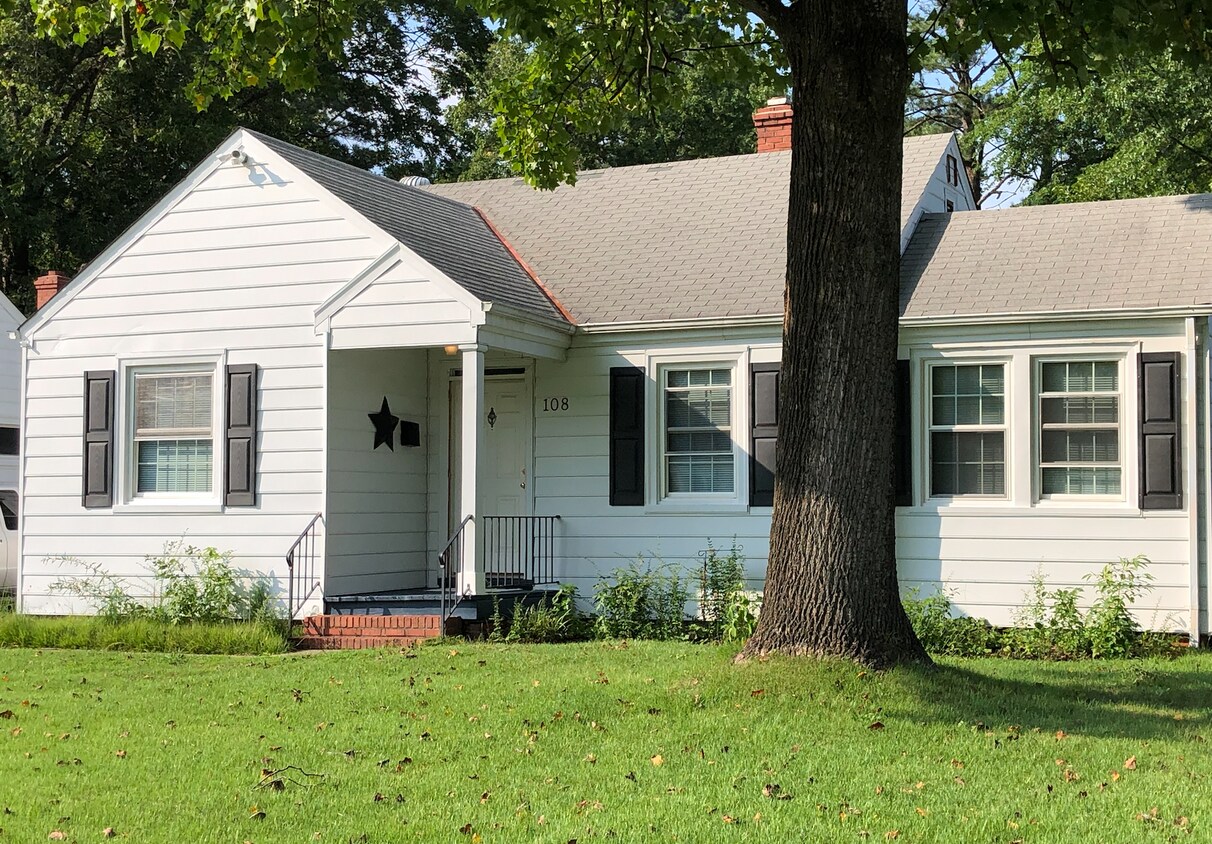 street view - 108 E Union St
