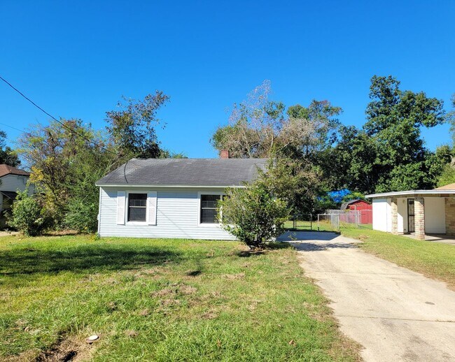 Building Photo - 11 Bertram St