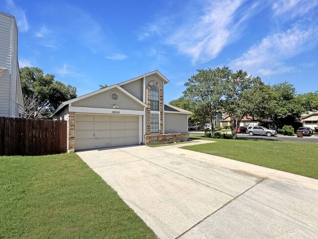 Building Photo - 10203 Sunset Field Dr