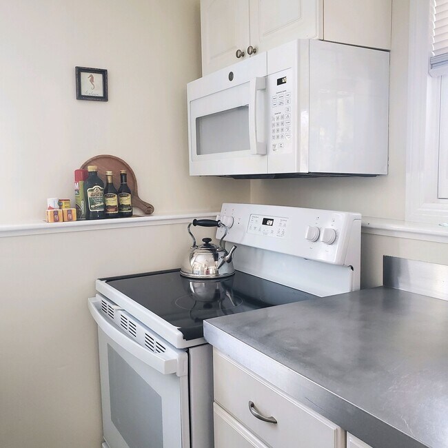 Galley kitchen - 7C Calebs Ln