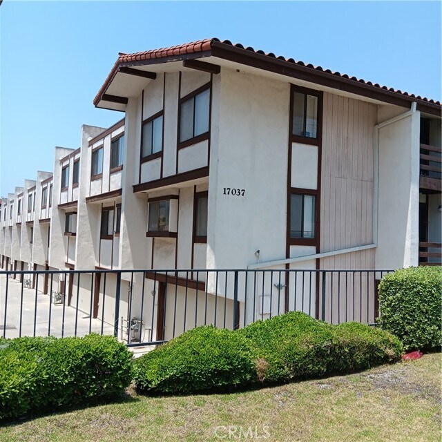 Foto del edificio - 17037 S Vermont Ave