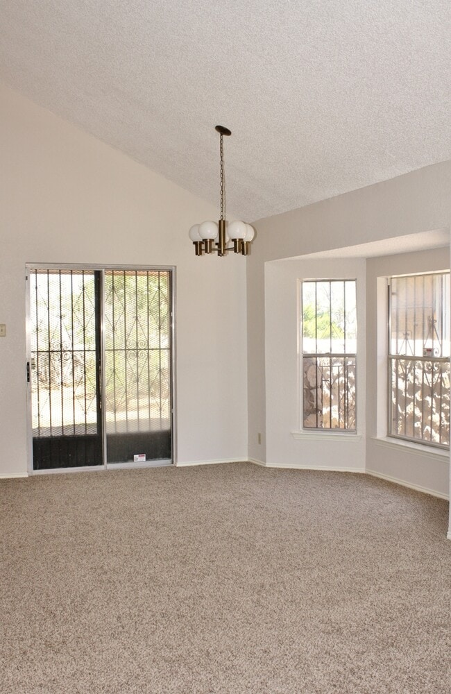 Building Photo - COMPETITIVELY PRICED WESTSIDE HOME