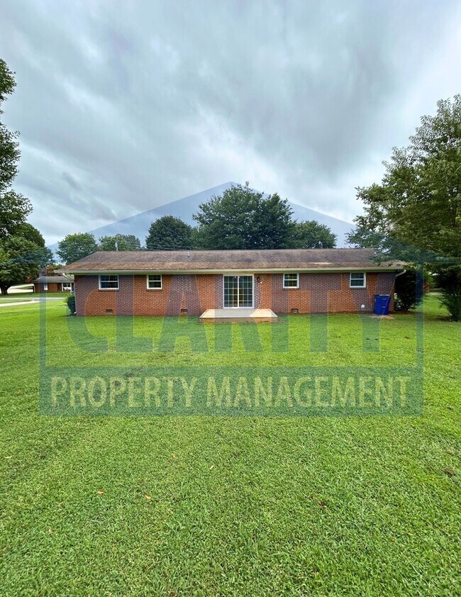 Foto del edificio - Updated ranch-style home in great neighbor...