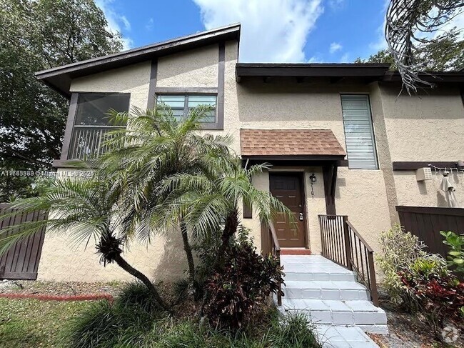 Building Photo - 2101 Bayberry Dr