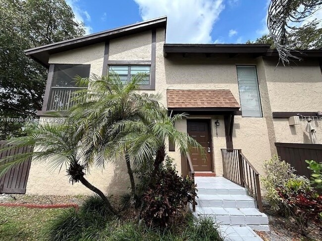 Building Photo - 2101 Bayberry Dr