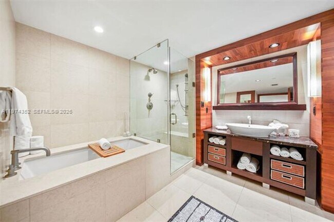 Foto del edificio - 6801 Collins Ave