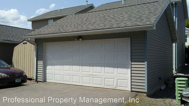 Building Photo - 4 br, 2.5 bath House - 1330 Linnea Ln