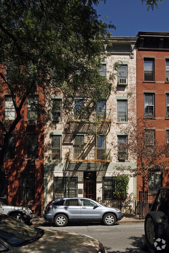 Building Photo - 433 W 48th St