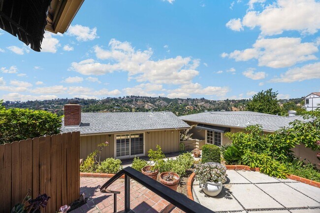 Foto del edificio - Charming La Habra Heights Home with Scenic Views – 2 Bed, 2 Bath