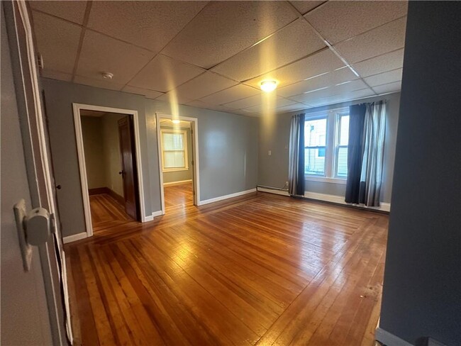 Building Photo - 160 Morton Ave