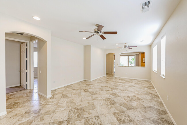 Building Photo - 41544 Via Arleta