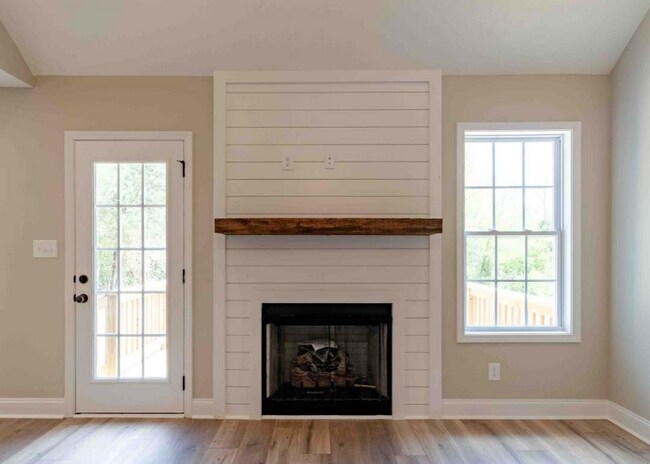 Foto del edificio - 180 Bonnell Dr