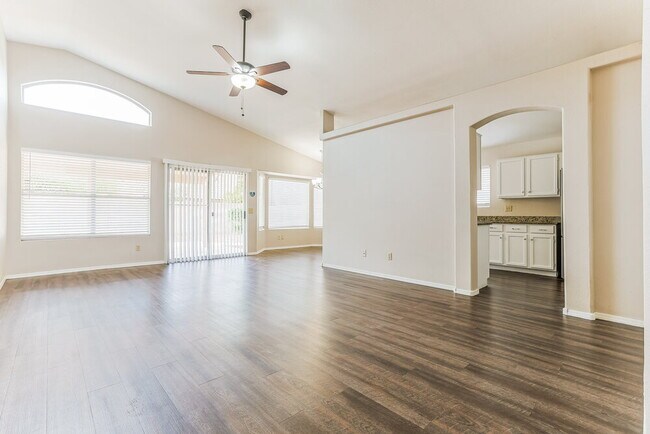 Building Photo - 4255 E Balsam Ave