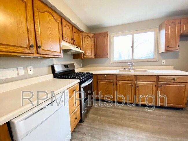 Building Photo - 6005 Verona Rd