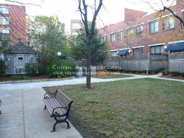 Foto del edificio - 85 Brainerd Rd
