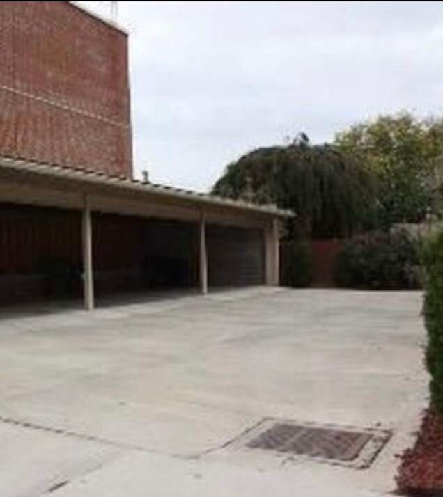 Parking - 744 S Front St