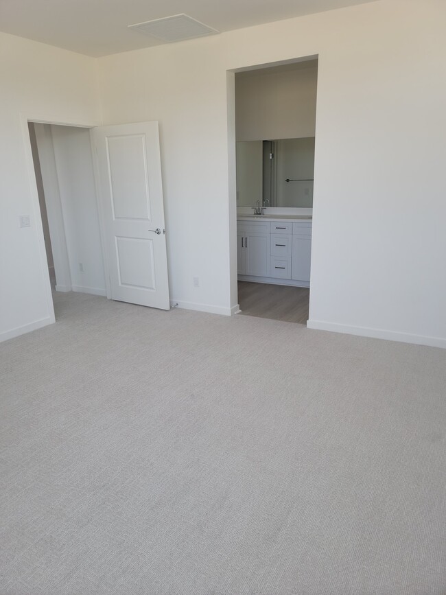 Building Photo - 4061 East Luna Paseo, Unit B