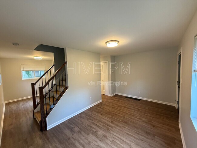 Foto del edificio - 5425 Stewart Ave