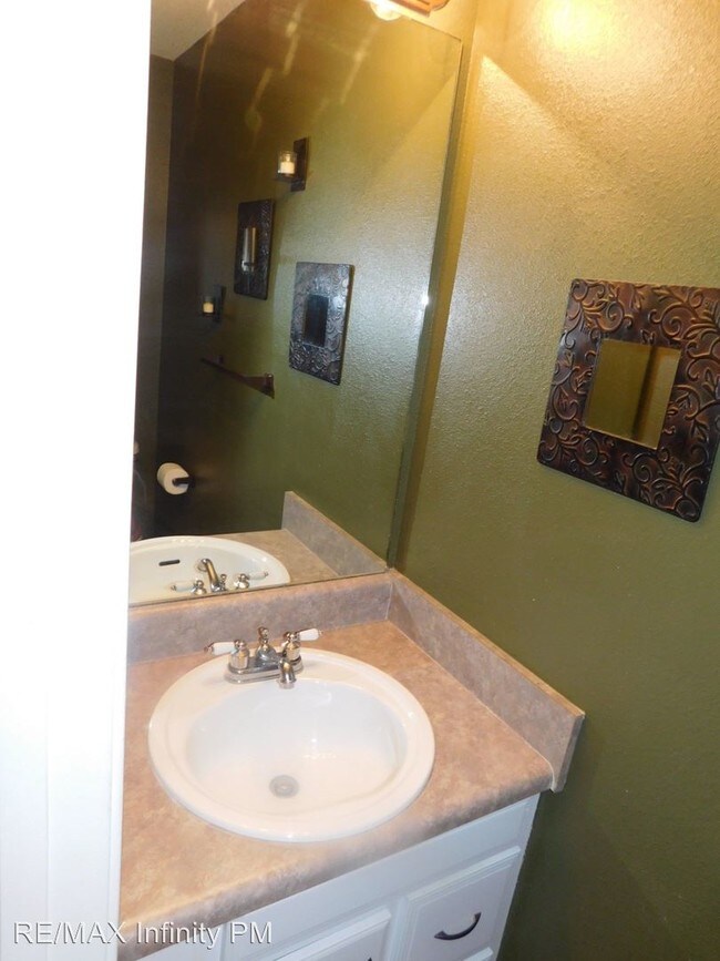 Building Photo - 2 br, 1.5 bath House - 4225 Brookside Dr