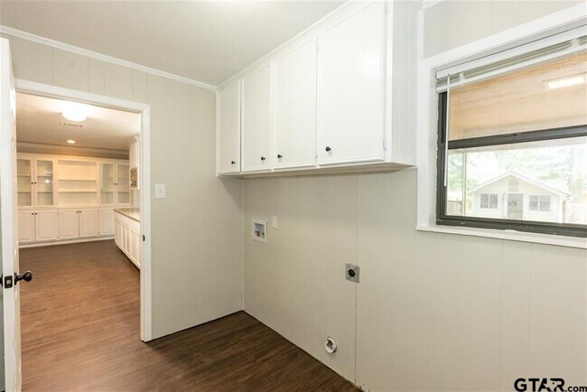 Building Photo - 903 Joel Dr