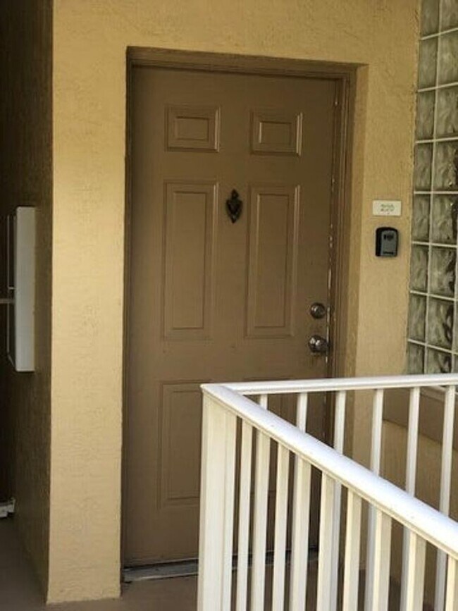 Foto del edificio - 2040 Greenview Shores Blvd