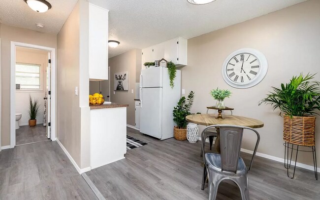 Foto del edificio - E Pine St Duplex