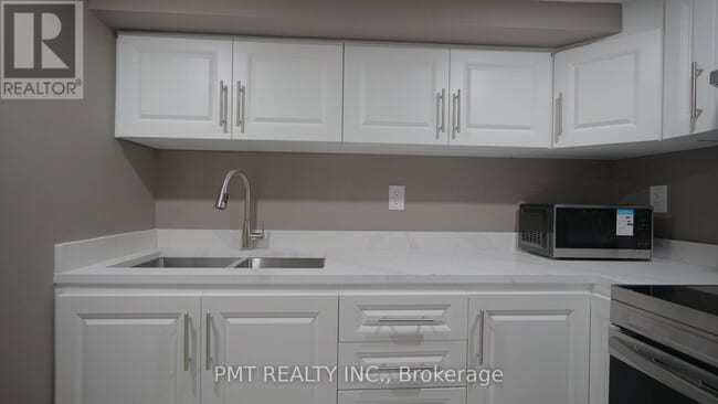Building Photo - 7 Waterbury Dr