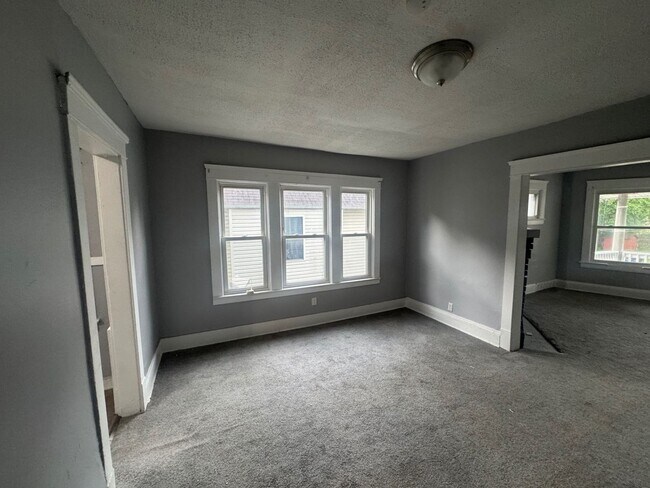 Building Photo - 10602 Earle Ave