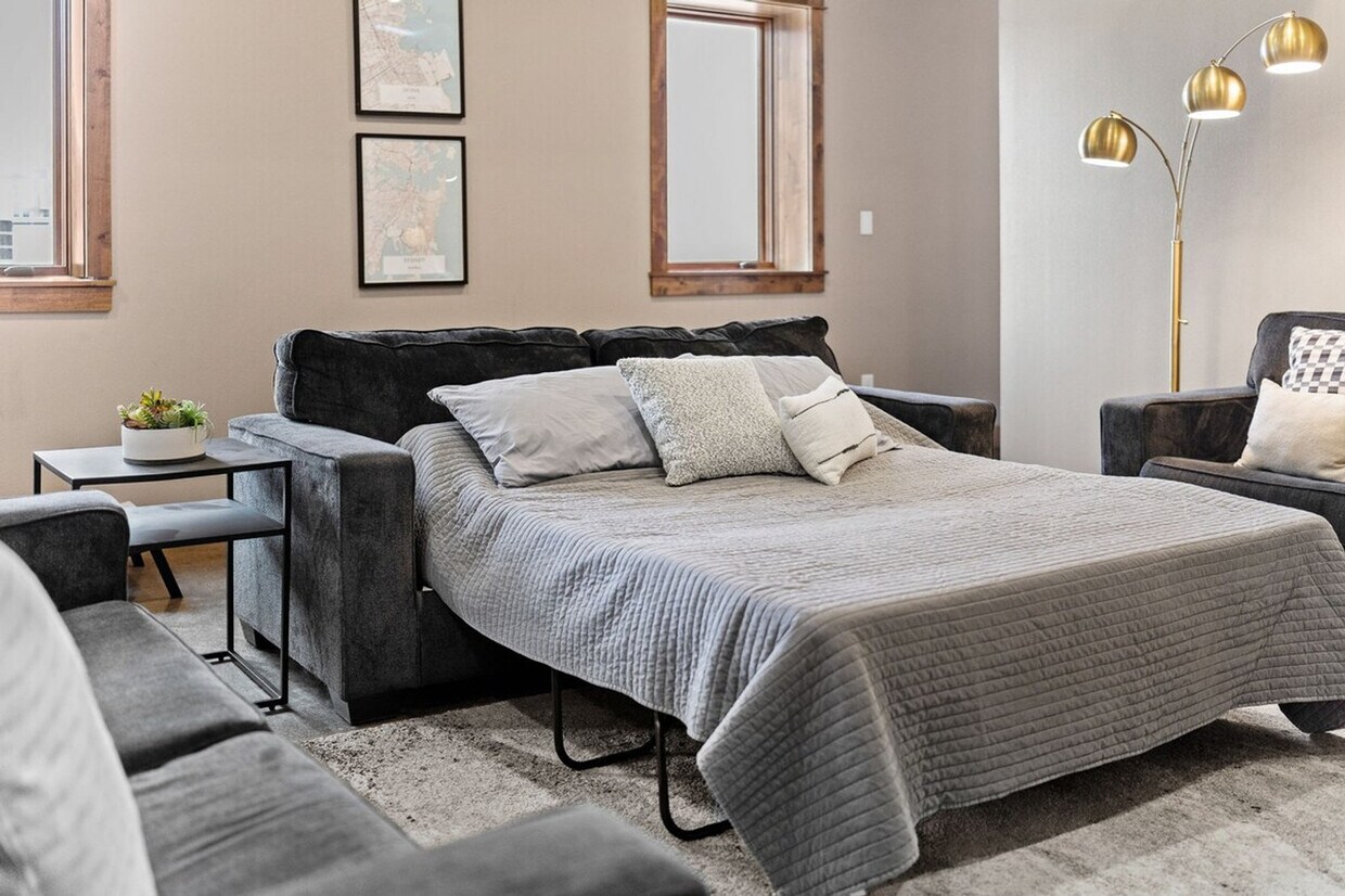 Foto principal - 301 E Walnut St