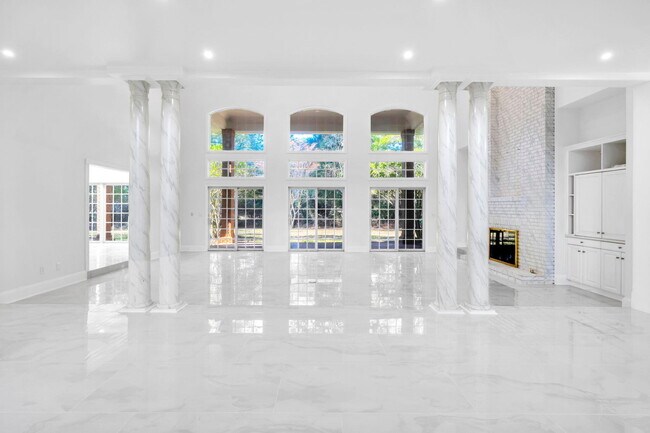 Foto del edificio - 1524 Glenlake Cir