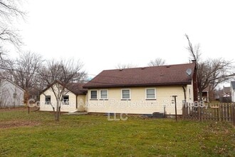 Building Photo - 431 Fairmount Rd