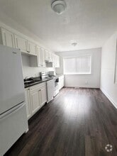 Building Photo - 916-916 1st Ave W