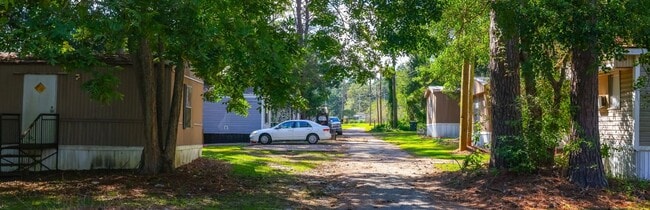 Building Photo - Pine Lake