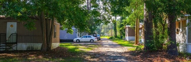 Building Photo - Pine Lake