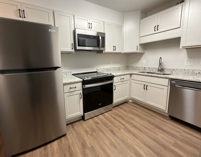 Building Photo - Wildwoods Of Lake Johnson