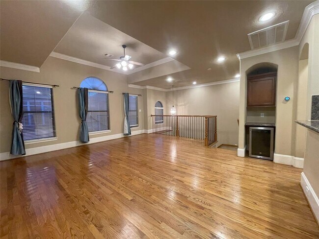 Building Photo - 1332 Studer St