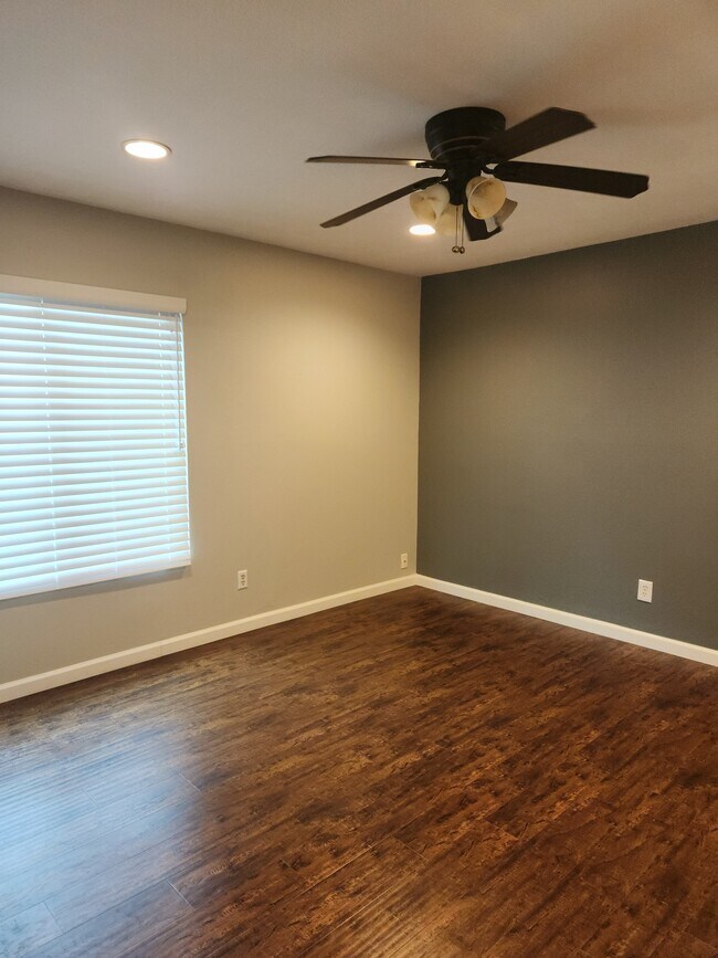 Foto del edificio - 1310 Brentwood Cir