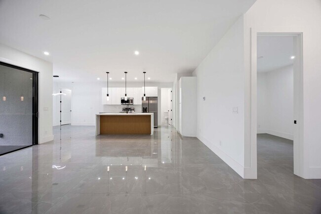 Foto del edificio - 2504 23rd St W