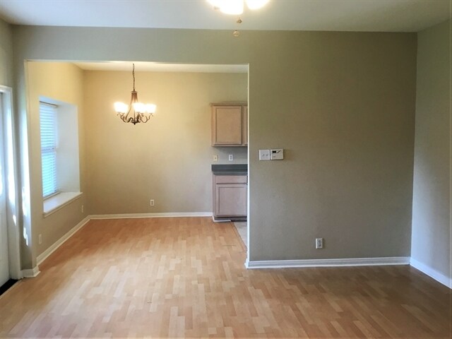 Building Photo - 1835 Enclave Park