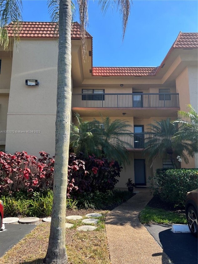 200 Jacaranda Country Club Dr Unit 4B, Plantation, FL 33324 Condo for