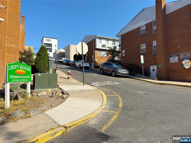 Foto del edificio - 1460 68th St
