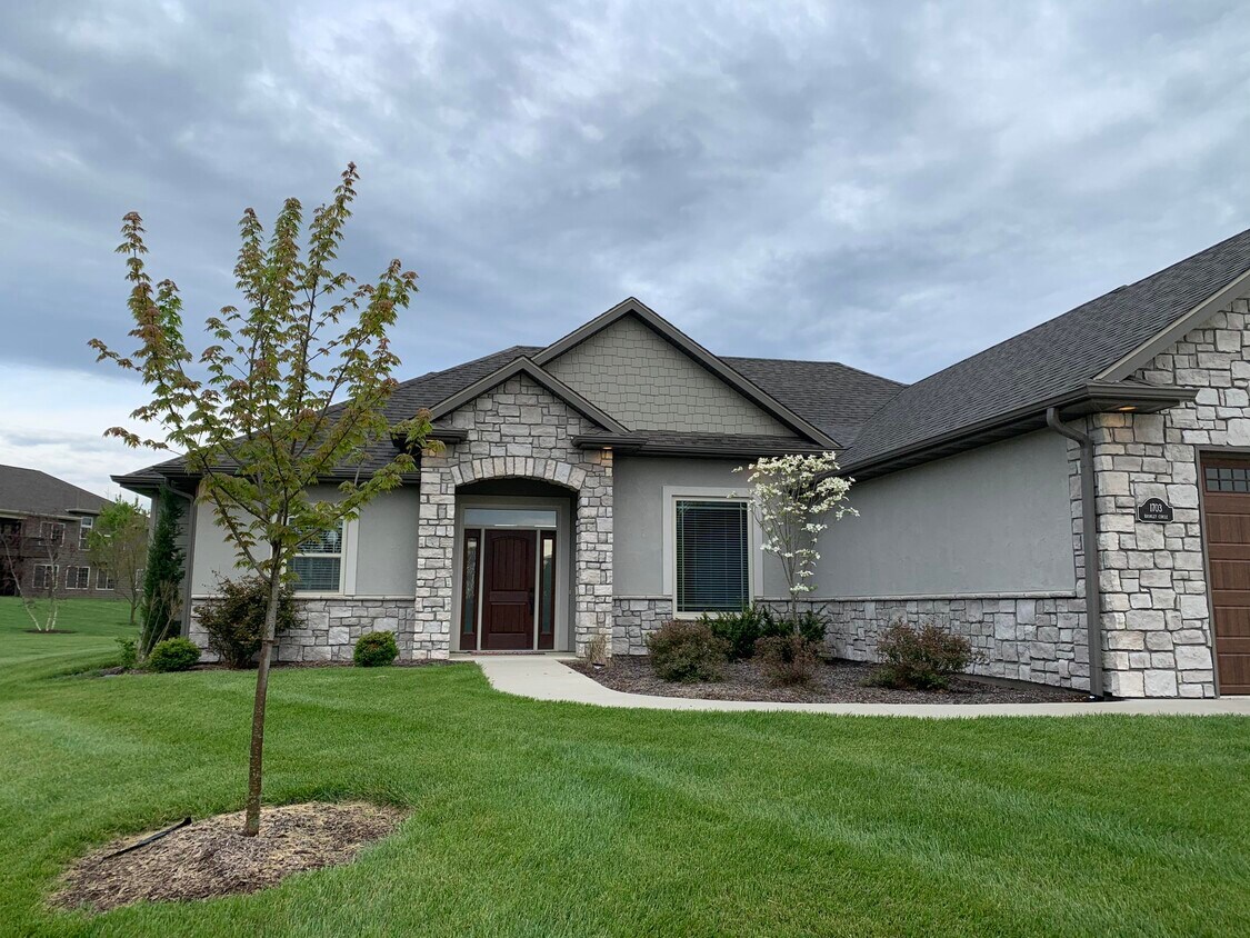 Primary Photo - 1703 Bromley Cir