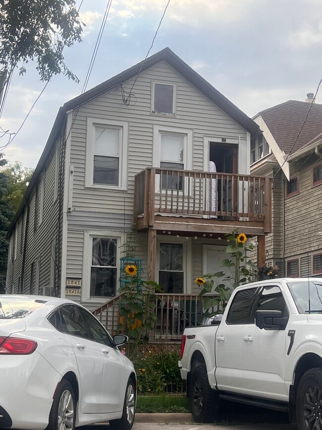 Building Photo - 1841 N Warren Ave
