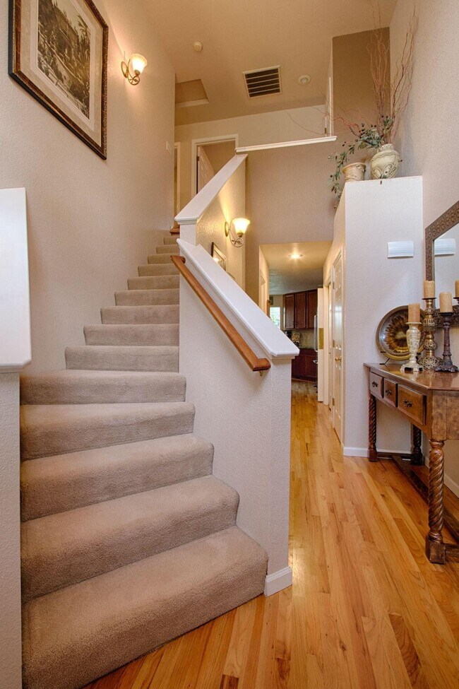 Building Photo - 22107 Vine Ct